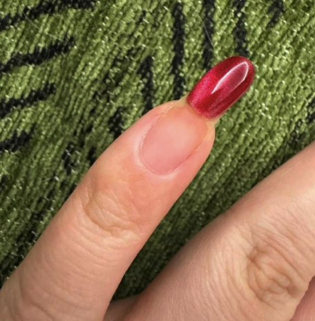 融金汇银 过年做的美甲留到了现在 网友：是个狠人